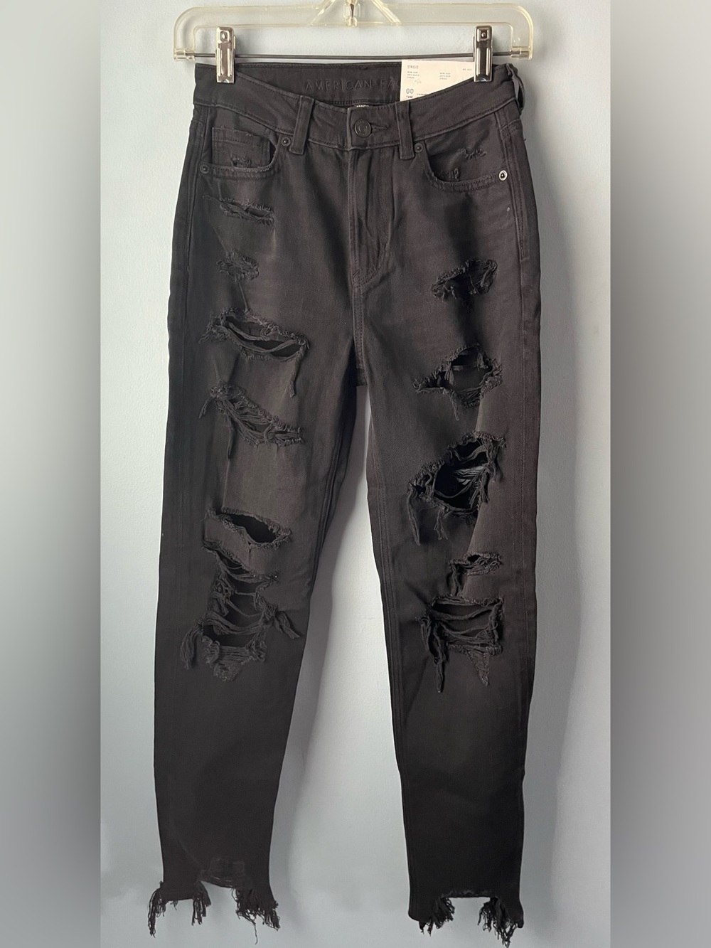 NWT American Eagle Black Ripped Strigid Distressed Slim Mom Jeans Size 24/00